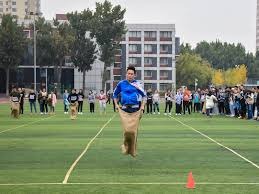 崔永熙调侃詹姆斯：老詹，再来五年！老詹听后摇了摇头：NO！